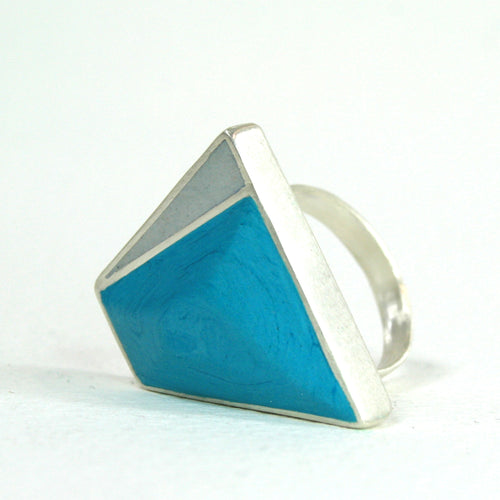 Striking hand carved ring- sliver and resin- in turquoise and grey