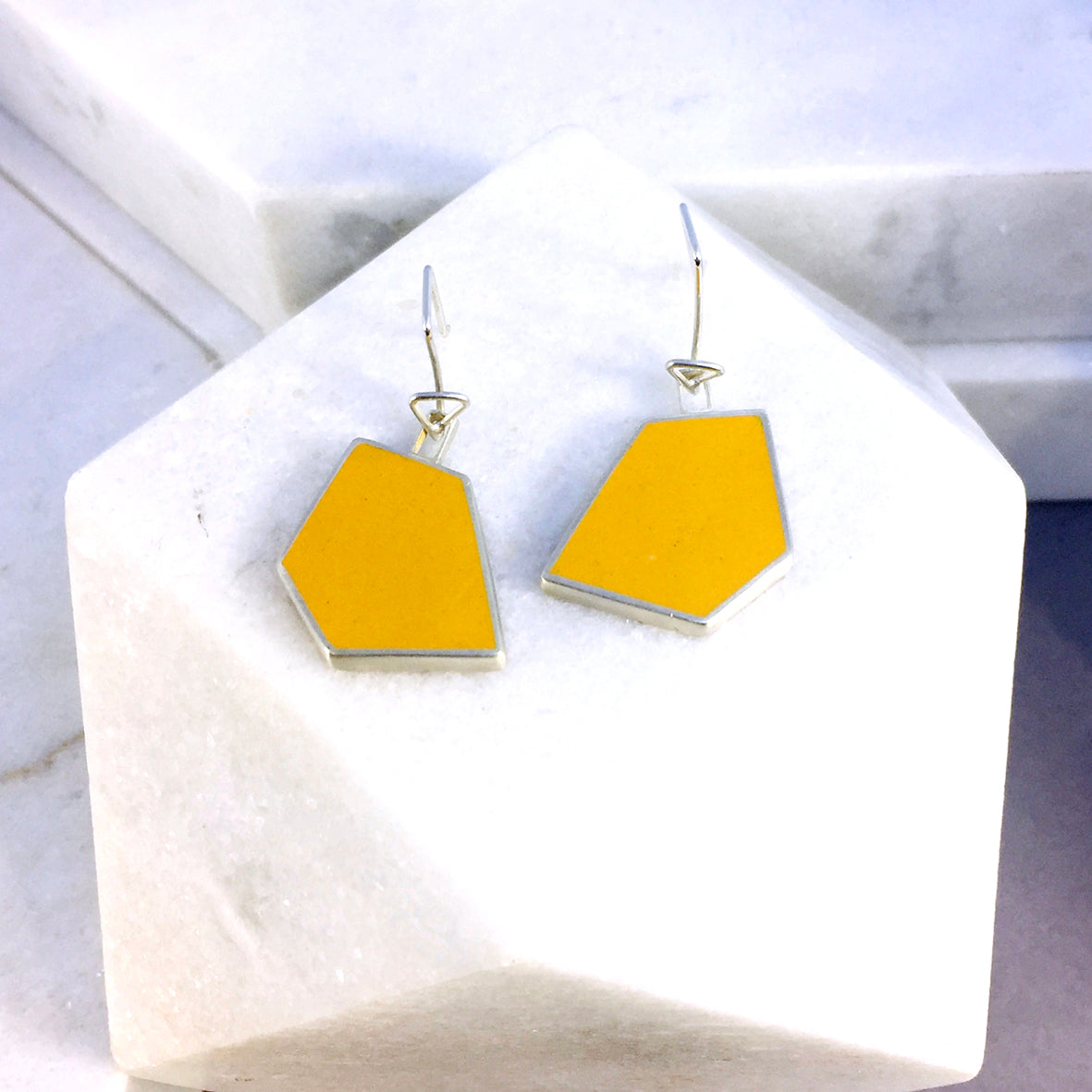 Reversible - Silver & Resin earrings - Red and yellow