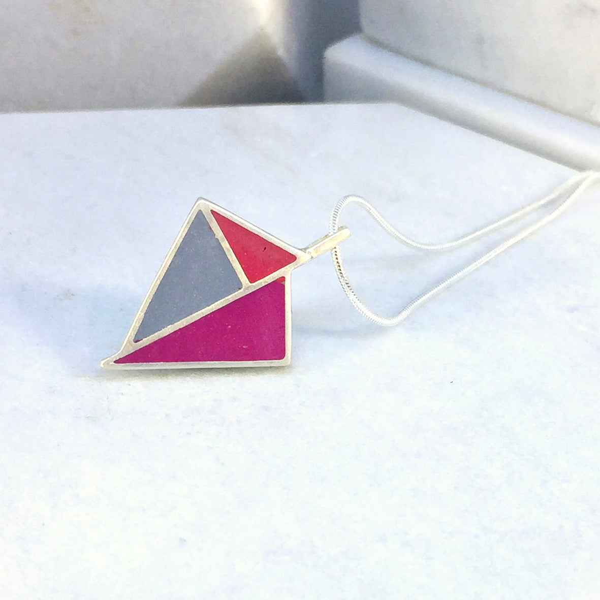 Reversible - Kite pendent in silver and resin - Red & blue