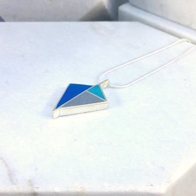Reversible - Kite pendent in silver and resin - Red & blue